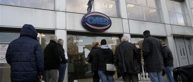 ΕΛΣΤΑΤ: Μειώθηκε στο 21% η ανεργία τον Ιούλιο