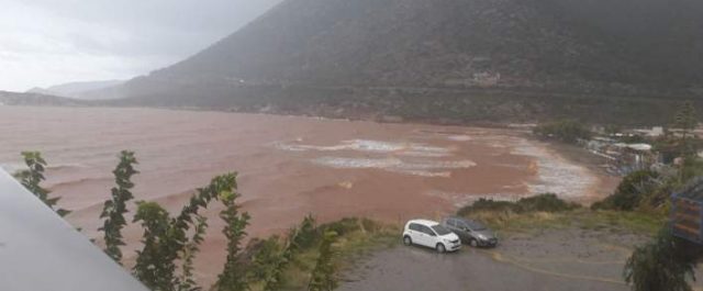 Κοκκίνισε η θάλασσα στο Ρέθυμνο!