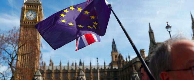 Guardian: “Τουλάχιστον 17.000 Βρετανοί ζήτησαν αλλαγή υπηκοότητας”!