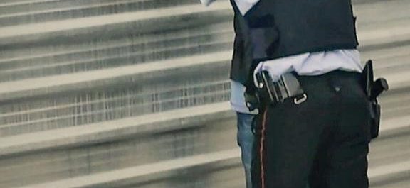 Η συγκλονιστική φωτογραφία Καταλανού αστυνομικού που καταρρέει από συγκίνηση [εικόνες]