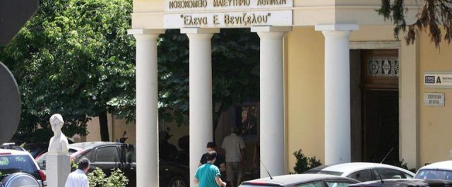 Ο ΕΟΔΥ αφήνει χωρίς γιατρό τις έγκυες οροθετικές