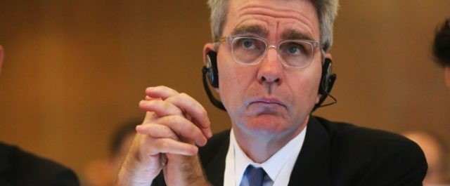 Αμερικανός πρέσβης: “Η άδεια σε Κουφοντίνα ατιμάζει τη μνήμη των θυμάτων”