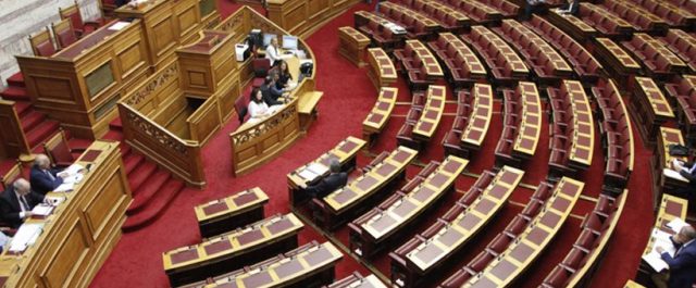 Ποιοι είναι οι πρώην βουλευτές που έχουν προσφύγει κατά του Δημοσίου