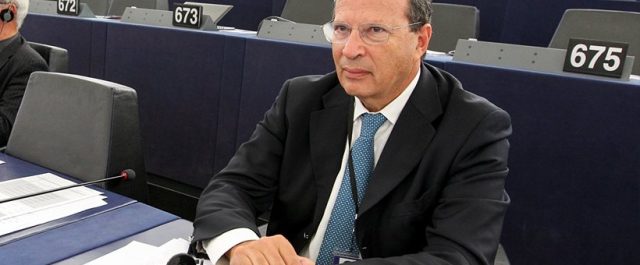 Ο Κύρτσος …εγκαλεί την Κομισιόν και τους δανειστές γιατί επιτρέπουν την αναβάθμιση των F 16!