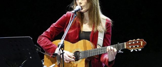 Η Κάρλα Μπρούνι στο “Παλλάς” με “Γαλλικό άγγιγμα”