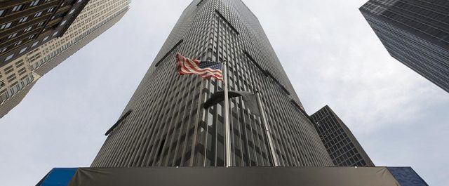 JP Morgan: Τα τρία σενάρια για το κλείσιμο του μνημονίου