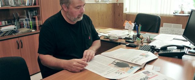 Ρωσική εφημερίδα εξοπλίζει τους συντάκτες της!