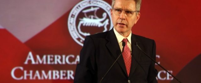 Αμερικανός πρέσβης: “Πυλώνας σταθερότητας η Ελλάδα”