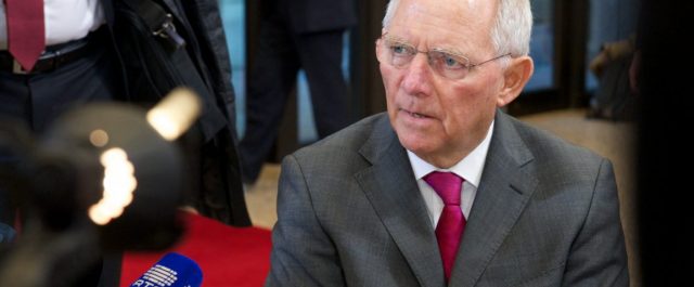 Σόϊμπλε: Αν και αρνητικός παρέπεμψε χρέος- πλεονάσματα στον διάδοχό του