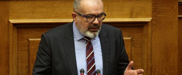 Ταυτότητα φύλου: Υπερψηφίζει ΔΗΣΥ, καταψηφίζουν ΚΚΕ-Χρυσή Αυγή