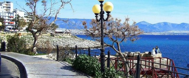 Παραδίδονται καθαρές και οι ακτές της Πειραϊκής