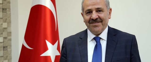 Παραίτηση ανώτερου συμβούλου Ερντογάν με αδελφό πραξικοπηματία!