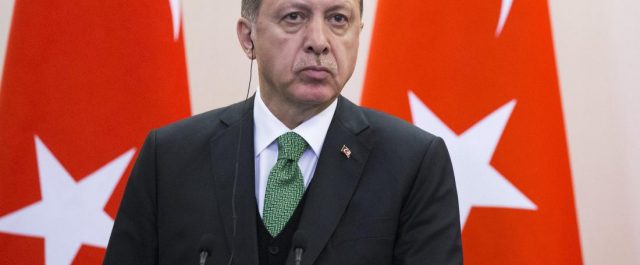 Le Monde: “Ο Ερντογάν τρώει και δικούς του δημάρχους”! [εικόνα]