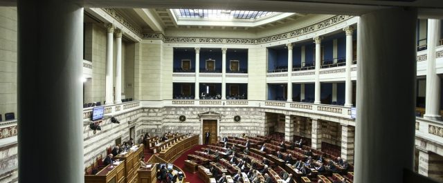 Μάχη στη Βουλή για την ταυτότητα φύλου- Υπέρ η Κεντροαριστερά, αμηχανία στη Ν.Δ