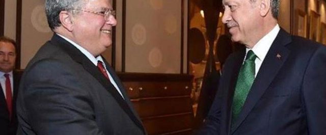 Γιατί ο Κοτζιάς δεν θα φορέσει τη γραβάτα δώρο του Ερντογάν