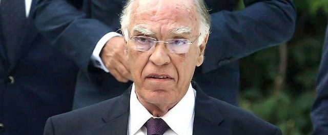 Κωλοτούμπα Λεβέντη, δεν παραιτείται!