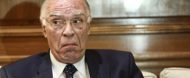 Ο Λεβέντης δηλώνει “σκυλοντόγκ” και παραιτείται από βουλευτής!