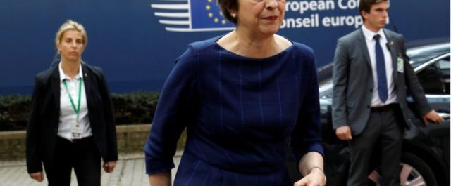 Μέι για τους Έλληνες στη Βρετανία: “Ευχαριστώ, να μείνετε!”