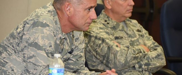 Ανώτερος στρατιωτικός σε ρατσιστές: “Πάρτε δρόμο”!