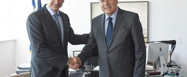 Εύσημα Μητσοτάκη σε Αβραμόπουλο για προσφυγικό