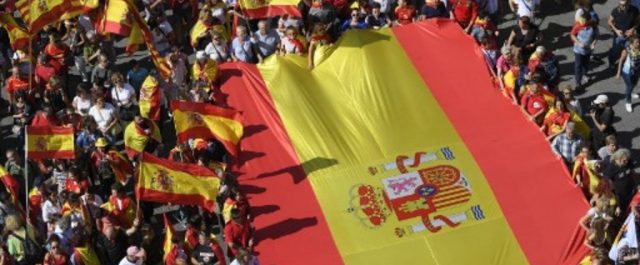 Νομπελίστες ζητούν από Ισπανία-Καταλονία να τα βρουν