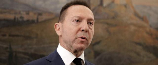 Στουρνάρας: “Να επιταχυνθεί η πώληση κόκκινων δανείων”