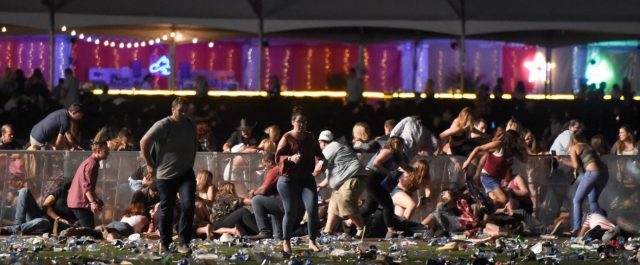 Συγκλονίζει την παγκόσμια κοινή γνώμη το μακελειό στο Λας Βέγκας