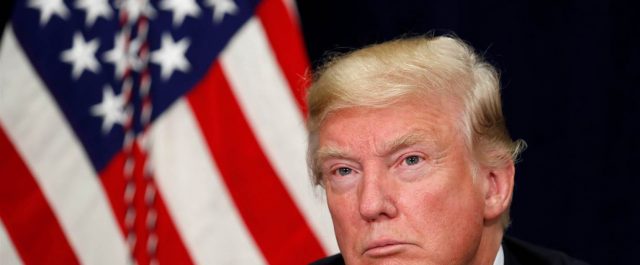 Τραμπ: “Καμιά συνωμοσία”- Σφίγγει ο κλοιός των ερευνών