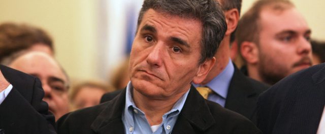 Κίνδυνος περικοπών για επιδόματα