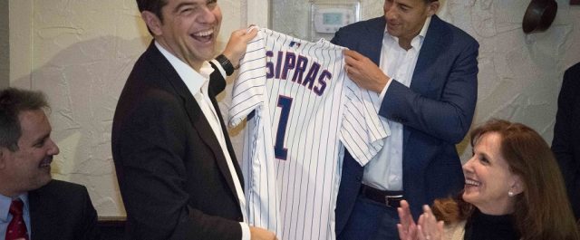 Φανέλα των πρωταθλητών μπέιζμπολ με το όνομά του για Τσίπρα!