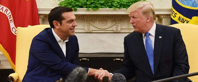 Ελληνίδα δημοσιογράφος έβγαλε σέλφι με Τσίπρα-Τραμπ στο Οβάλ! [εικόνα]