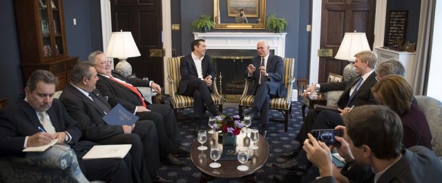 Λευκός Οίκος: “Υποστήριξη Πενς σε Ελλάδα σε όλα τα ζητήματα”