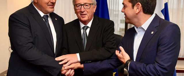 Τσίπρας στο twitter: “Πολύ σημαντική η στήριξη Γιούνκερ”