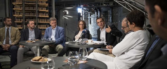 Τσίπρας από Βόλο: “Συνάντησα επιχειρηματίες που εκπροσωπούν την άλλη Ελλάδα”