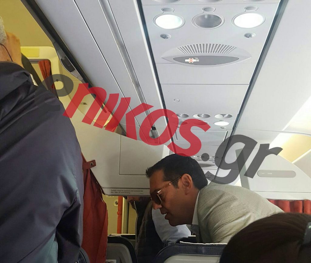 Ο Αλέξης Τσίπρας ταξίδεψε στην οικονομική θέση επιστρέφοντας από τη Θεσσαλονίκη [εικόνες]