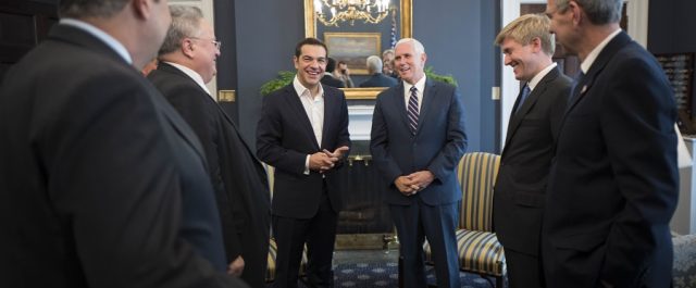 Τι ανέβασε ο Πενς στο twitter για τη συνάντηση με Τσίπρα- Oι πρώτες εικόνες