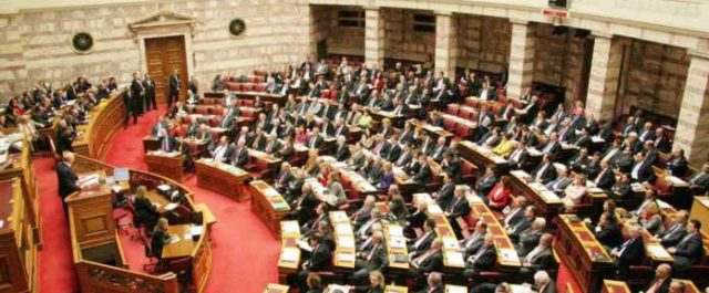 Βουλή: Πολιτική μάχη για μέρισμα και Μάνδρα