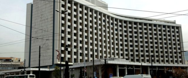 Λευκός καπνός για διοικητική μεταρρύθμιση, συντάξεις χηρείας, εξωδικαστικό συμβιβασμό! [ηχητικό]