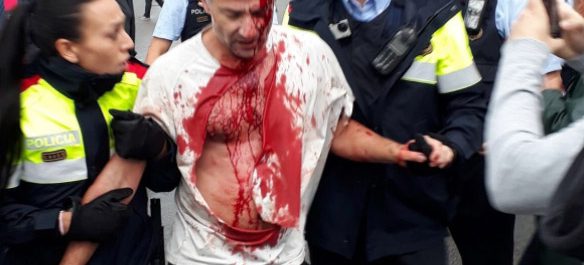 Σοκ στην Καταλονία: Χτυπούν στο ψαχνό με πλαστικές σφαίρες τους ψηφοφόρους