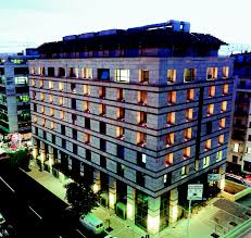 Financial Times : Δέκα στελέχη της Τρ. Πειραιώς παραιτήθηκαν για παλαιότερη υπόθεση πώλησης δανείων