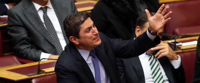 Κατάλληλο χρόνο για την απομάκρυνση Αυγενάκη αναζητούν στη ΝΔ