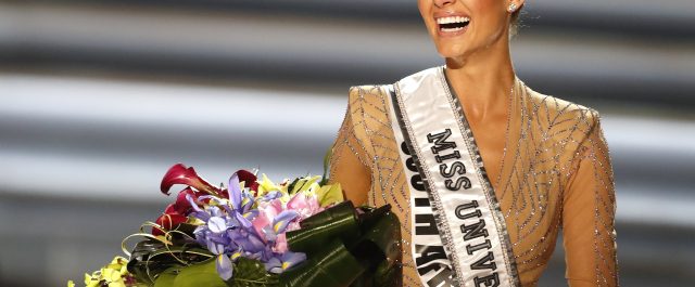 Μις υφήλιος μια 22χρονη ακτιβίστρια κατά της βίας των γυναικών