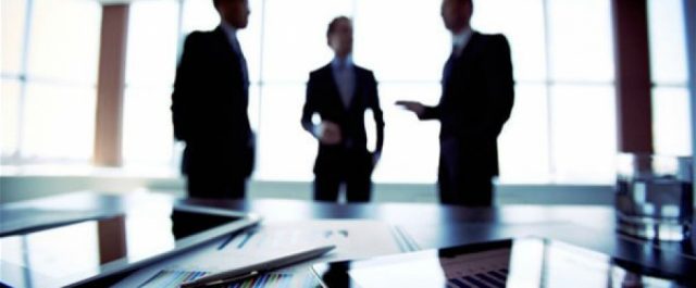 DW: Η Ελλάδα προσελκύει επενδυτές