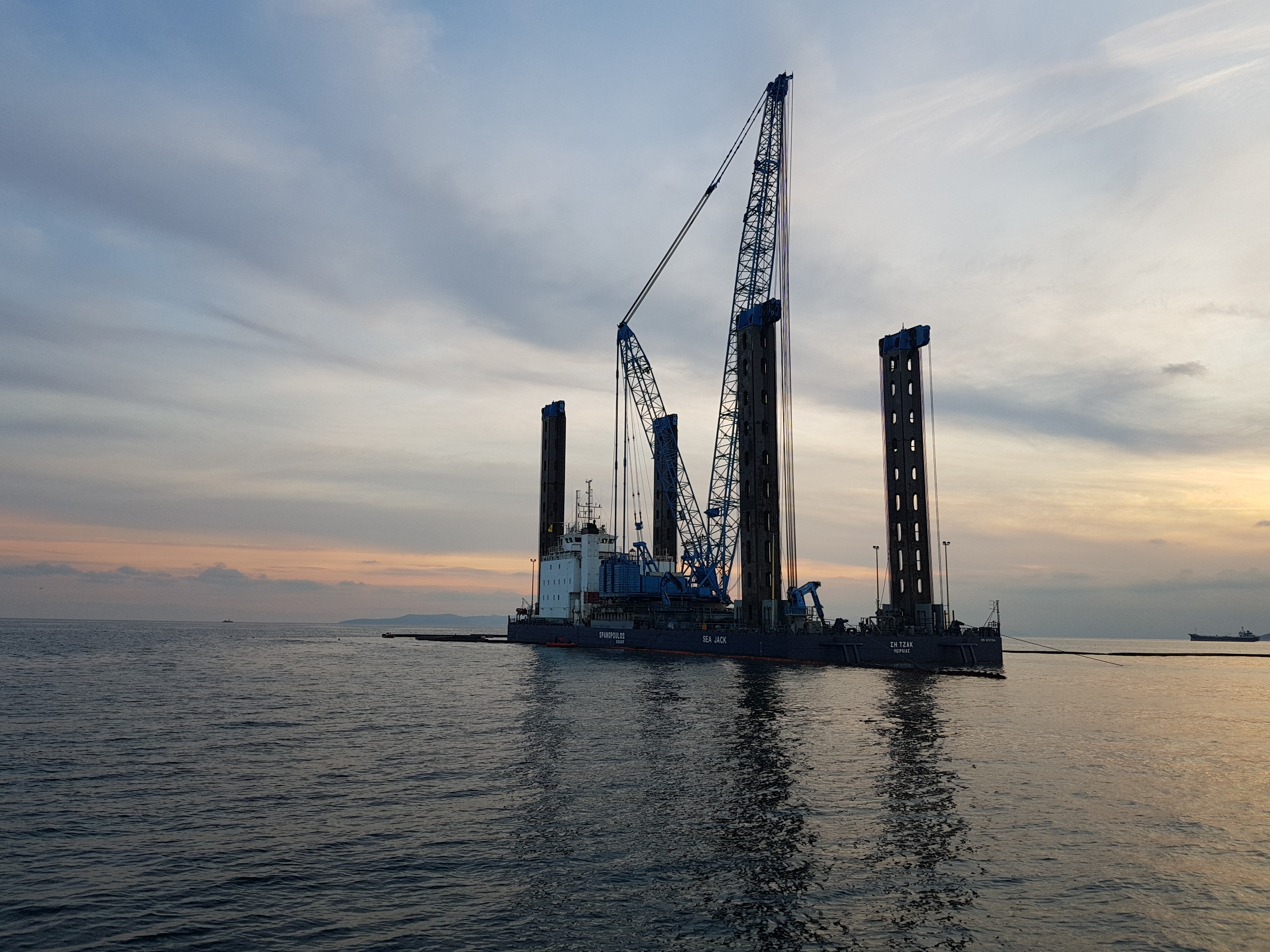 Μεγάλη επιχείρηση για την ανέλκυση του Αγία Ζώνη στο Σαρωνικό