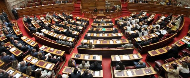 Στην Ολομέλεια της Βουλής σήμερα το κοινωνικό μέρισμα