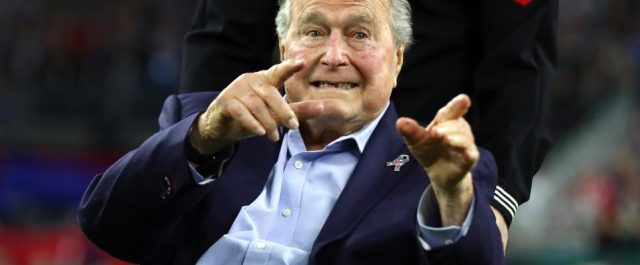 “Ο πατέρας Μπους άγγιξε τα οπίσθιά μου στην προεκλογική εκστρατεία”! [video+εικόνα]