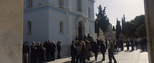 Πλήθος κόσμου για το τελευταίο αντίο στον Γιάννη Καψή