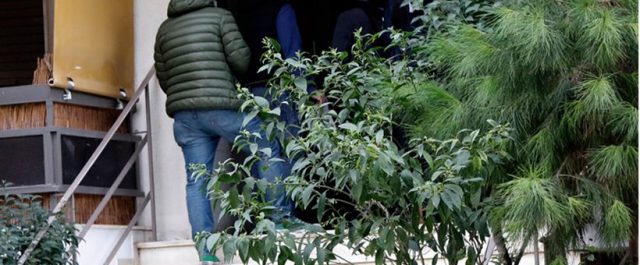 Έγραψε “σας βαρέθηκα όλους” στον τοίχο και έβαλε φωτιά στο διαμέρισμα!