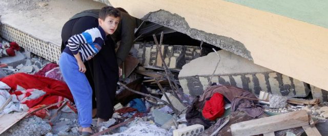 Σεισμός στο Ιράν: Τουλάχιστον 415 νεκροί, πολλές χιλιάδες τραυματίες