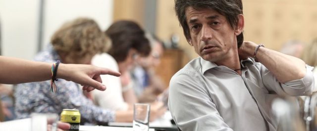 Απολογητικός ο Καρανίκας για τα “γαλλικά” στο facebook: “Έκανα το λάθος κι ανταπέδωσα”